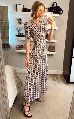 Jolie Moi Molly Geo Print Maxi Dress, Pink Geo -DRESSES SHOP 2021 04 14 sasha joliemoi 12 04 2021 21 37 45 2