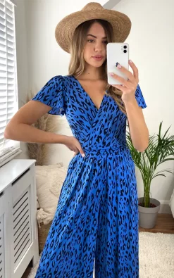 Jolie Moi Sandra Jumpsuit, Blue Animal -DRESSES SHOP 2021 04 26 cara jolliemoi 30 04 2021 23 43 29