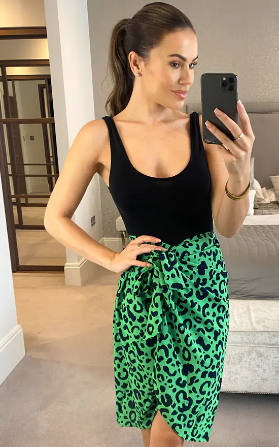 D.Anna Green/Black Leopard Midi Wrap Style Skirt With Elasticated Waist Band 2 D.Anna Green/Black Leopard Midi Wrap Style Skirt With Elasticated Waist Band - Image 2