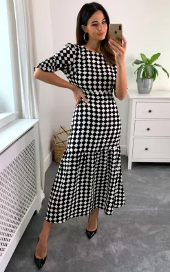 D.Anna Black And White Diamond Print Round Neck Tiered Dress With 3/4 Smocked Sleeves