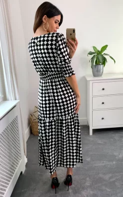 D.Anna Black And White Diamond Print Round Neck Tiered Dress With 3/4 Smocked Sleeves -DRESSES SHOP 2021 10 16 d.anna naomi 13 10 2021 09 56 20