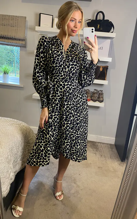 D.Anna Animal Print Smocked Long Sleeve Wrap Dress And Belt Fastening In Black And White 1 D.Anna Animal Print Smocked Long Sleeve Wrap Dress And Belt Fastening In Black And White
