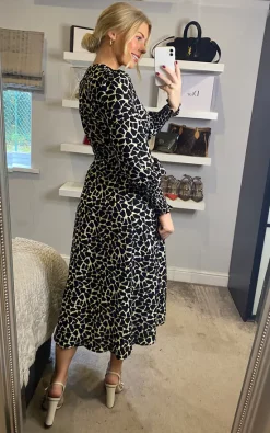 D.Anna Animal Print Smocked Long Sleeve Wrap Dress And Belt Fastening In Black And White 7 D.Anna Animal Print Smocked Long Sleeve Wrap Dress And Belt Fastening In Black And White -DRESSES SHOP 2021 11 16 Sasha Danna20