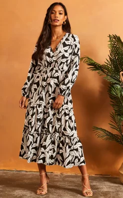 Bella And Blue Long Sleeve V Neck Leaf Print Dress In Black And White 6 Bella And Blue Long Sleeve V Neck Leaf Print Dress In Black And White -DRESSES SHOP 2022 02 22 SF TOM Julia bella blue0268