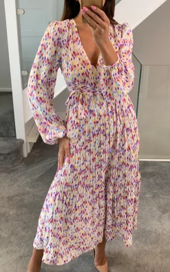 Traffic People Fathomless Dress In White Abstract -DRESSES SHOP 2022 04 25 Naomi TrafficPeople109