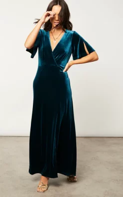ANGELEYE Wrap Front Velvet Dress With Flutter Sleeves And One Slit In Teal 7 ANGELEYE Wrap Front Velvet Dress With Flutter Sleeves And One Slit In Teal -DRESSES SHOP 2022 09 23 Jen Mollie Angeleye21242